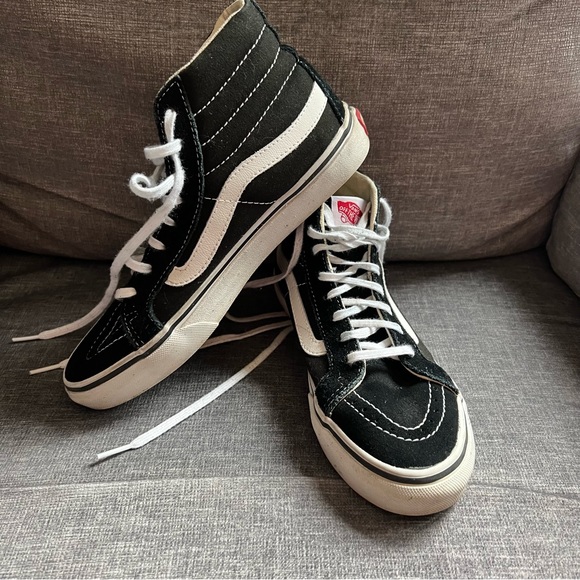 Women’s VANS Black and White High-Top Sneaker - Size 7 - Picture 1 of 13